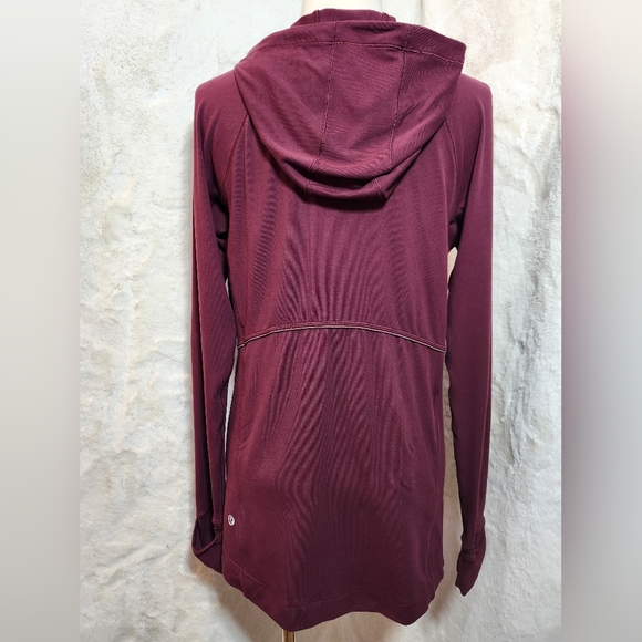 Lululemon Warm Stabilizer 1/2 Zip HoodieGarnet. Size 4 - Picture 9 of 16
